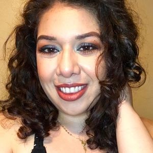 Meet your Posher, Yvette